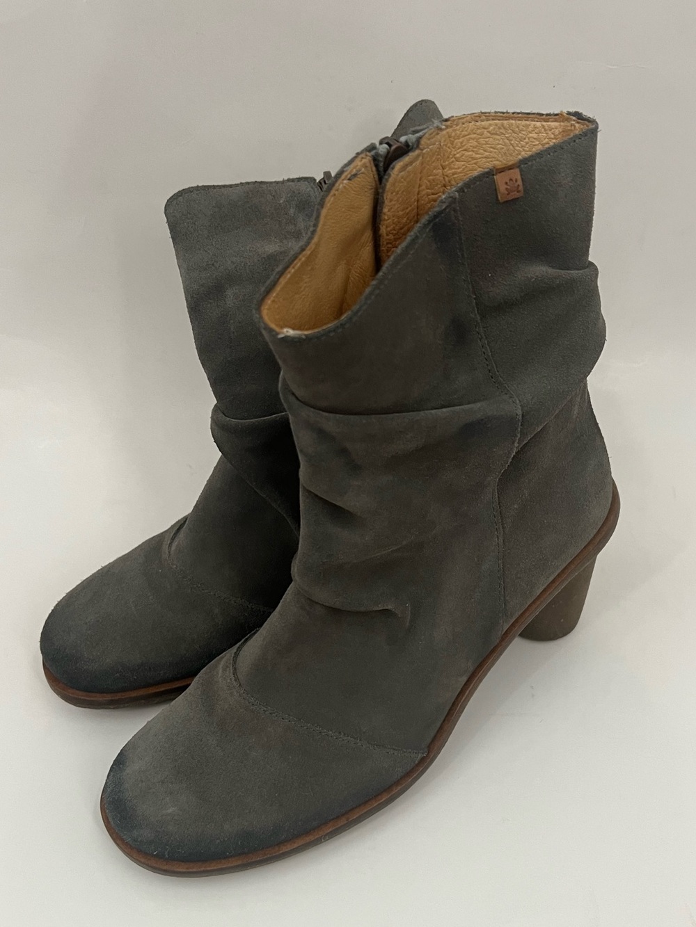 El Naturalista Women's Gray Suede Heeled Boots